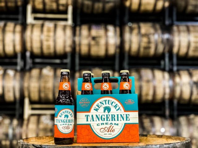 Kentucky Tangerine Cream Ale has a refreshing white head with a slight hop body with a luxurious mouthfeel. Available in select counties from Beer House. Retailers, order yours on the RP! https://www.beerhouseky.com/BeerHouseRP
.
#beerhouseky #beerhousekentucky #lexingtonbrewing